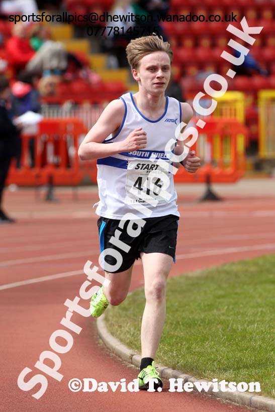 Mens under-17s 3000 metres, North Eastern Track and Field Champs, Gateshead Stadium. Photo: David T. Hewitson/Sports for All Pics
